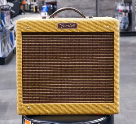 Fender - Pro Junior IV 15W 1x10 Tube Combo Amp - Lacquered Tweed 2